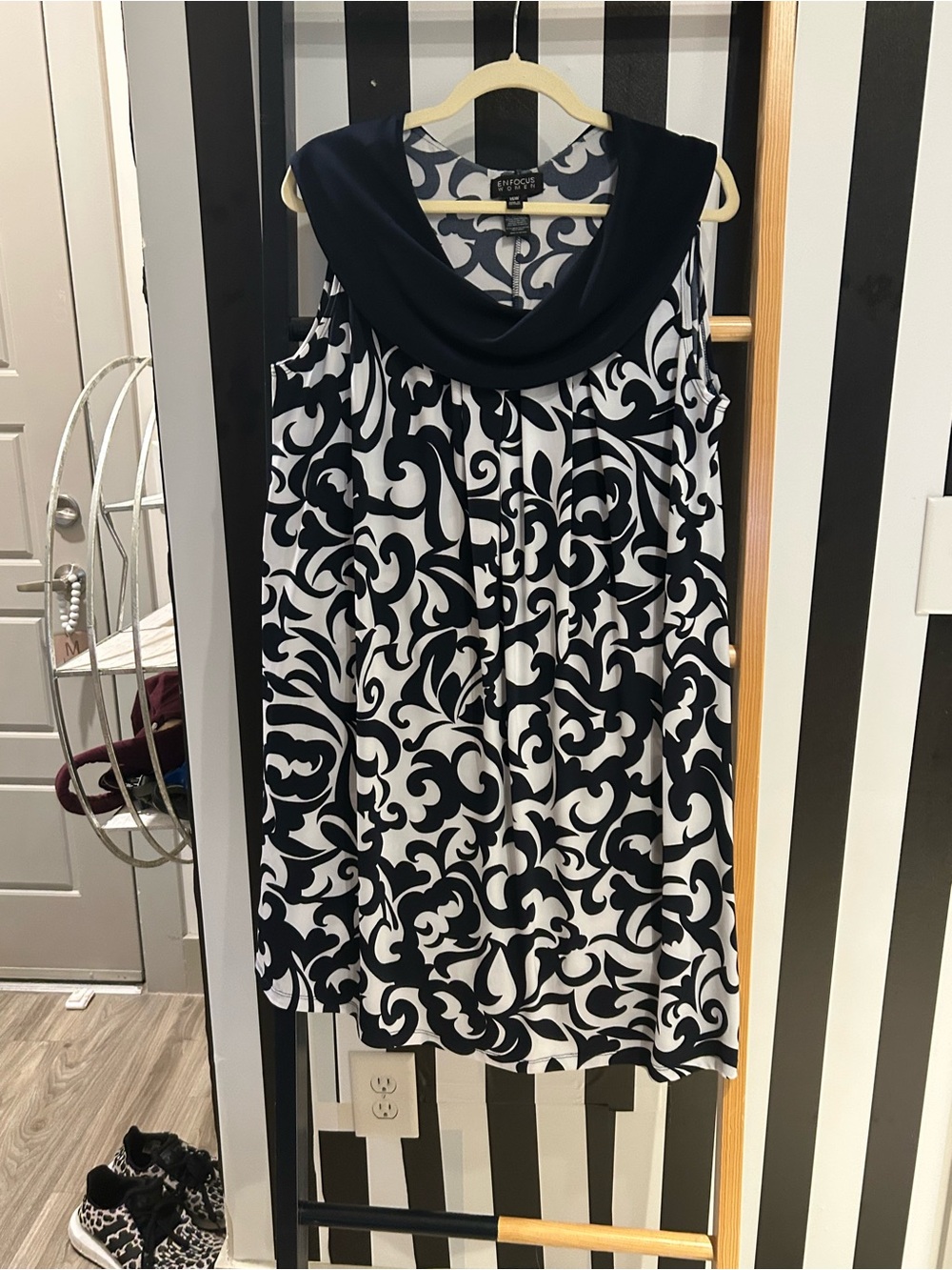 Kensie Navy and White Sleeveless Printed Midi Dress